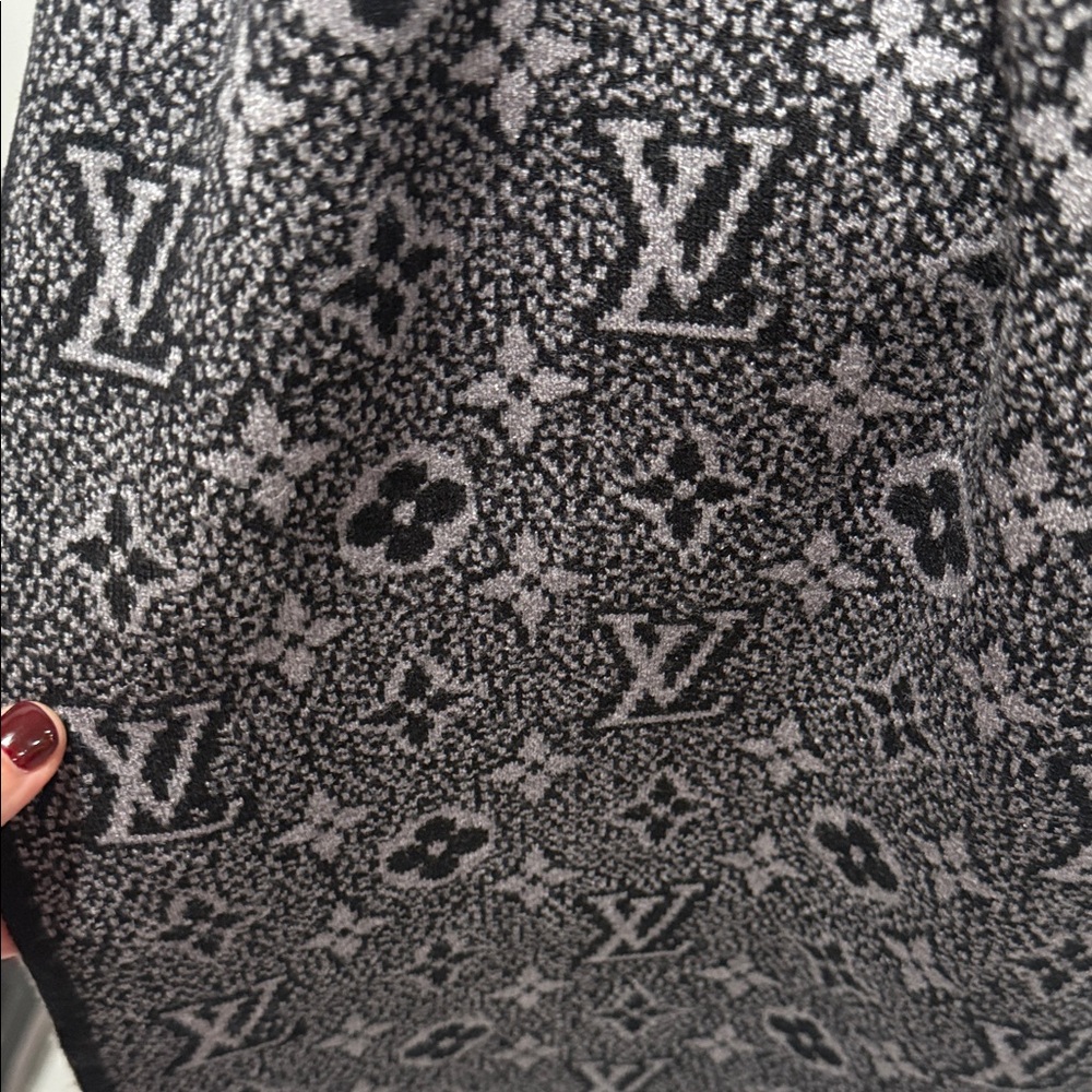 Black and Gray Scarf and Hat Set beautiful gift for Christmas super soft - Picture 4 of 6